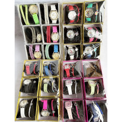 COFFRET MONTRE ET BRACELET FANTAISIE